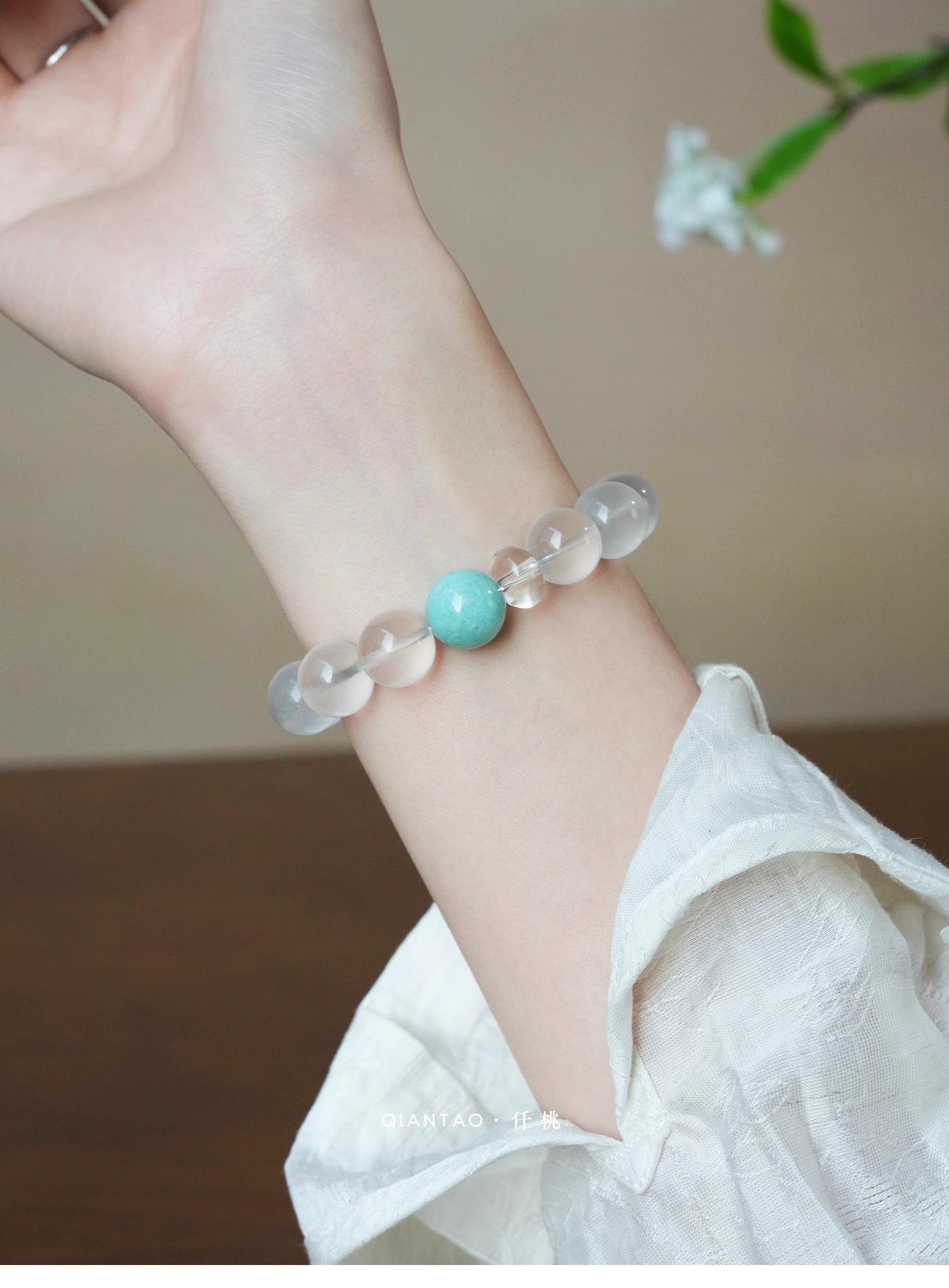 Cream-style white crystal bracelet