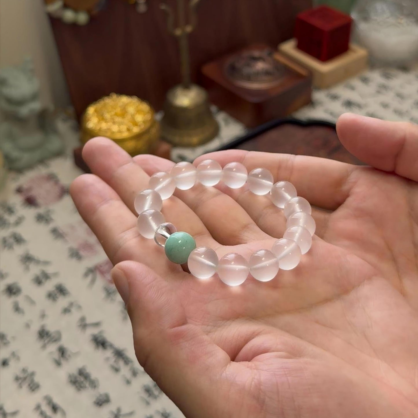 Cream-style white crystal bracelet