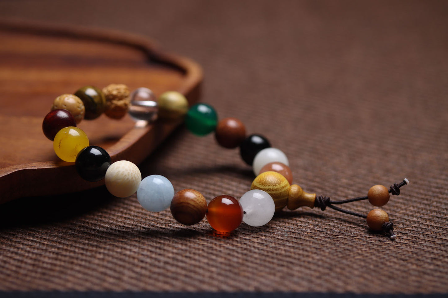 Eighteen-seed bracelet