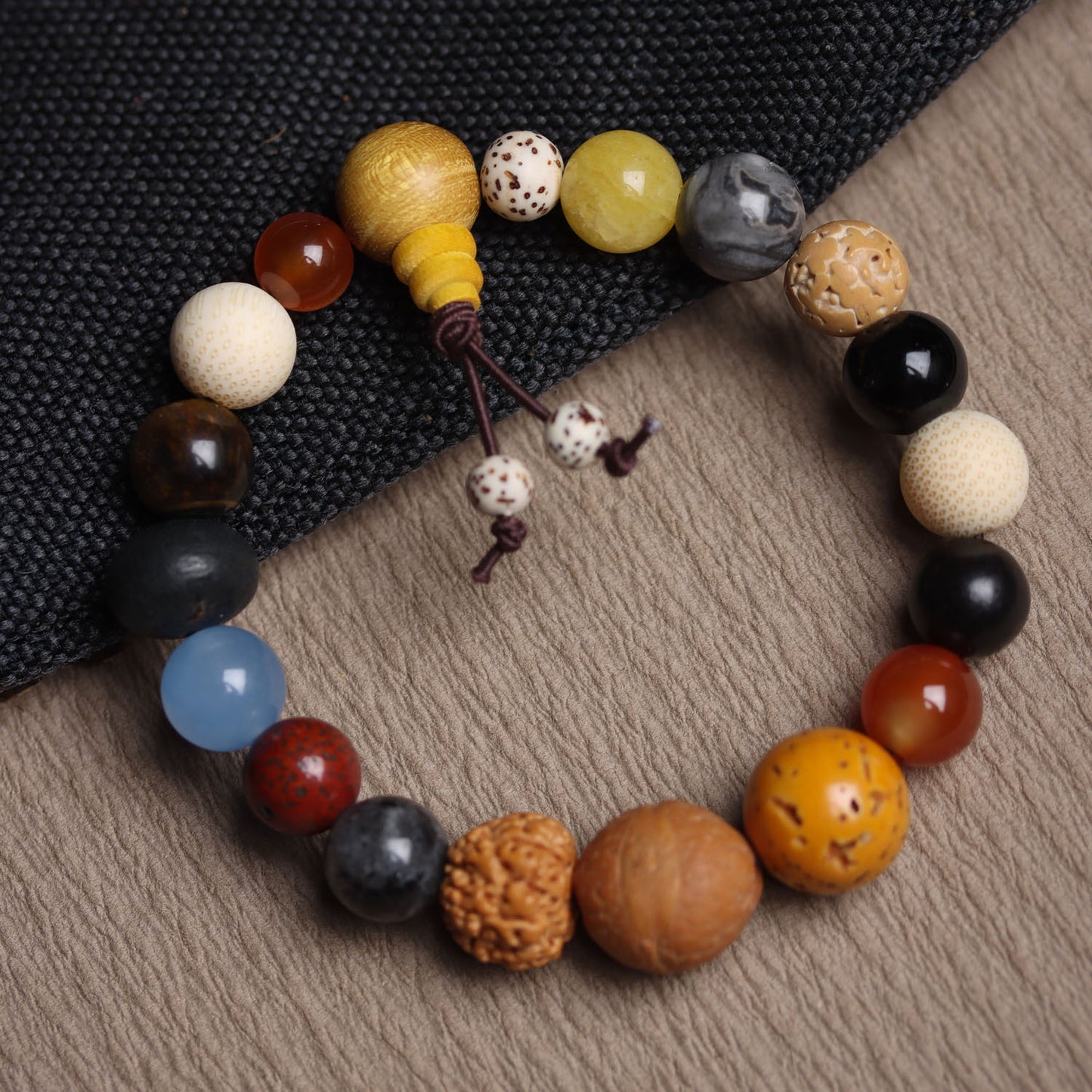 Eighteen-seed bracelet