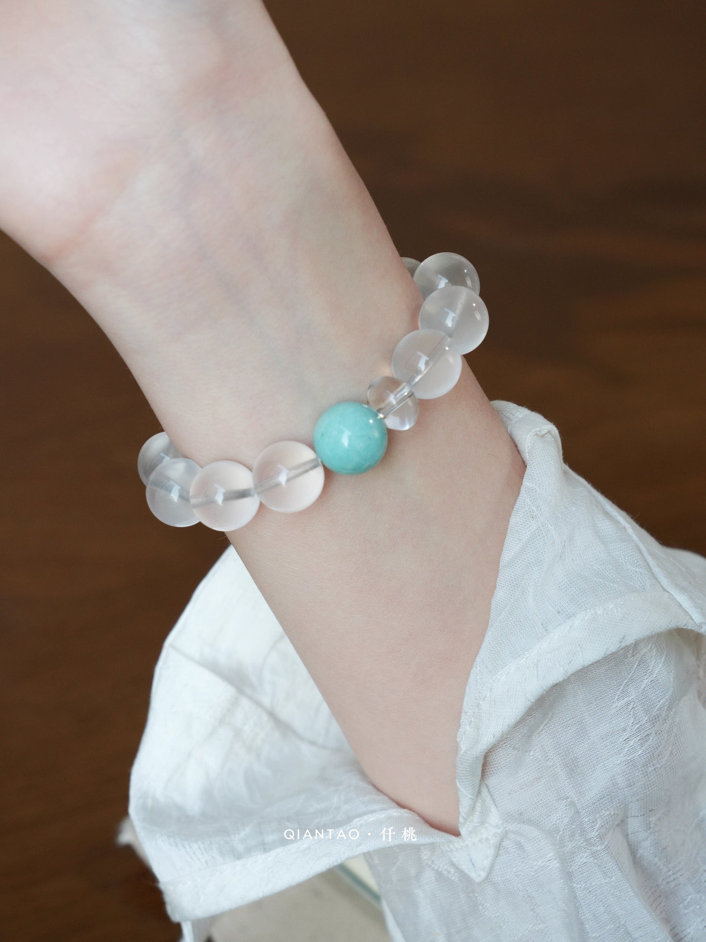 Cream-style white crystal bracelet