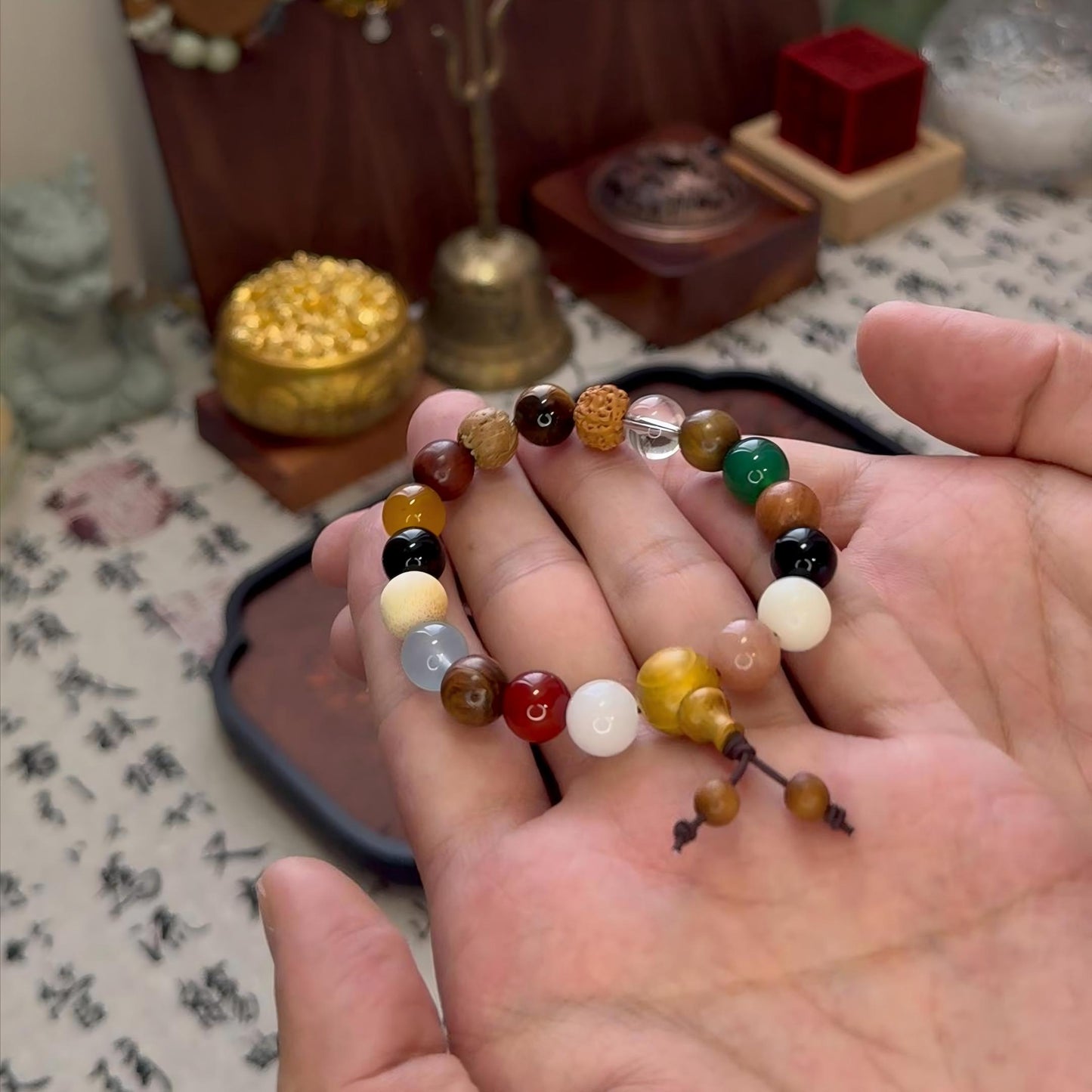 Eighteen-seed bracelet